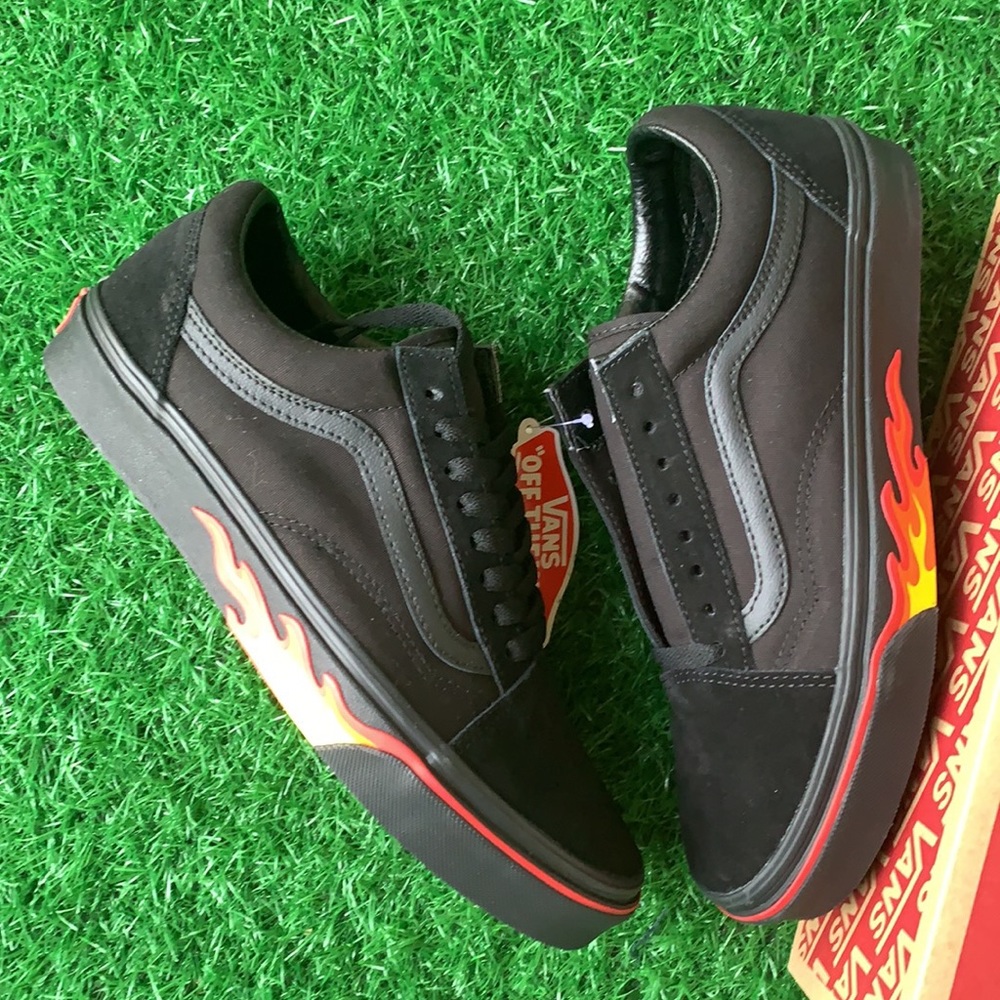 VANS MEN’S OLD SKOOL FLAME WALL Black/Black Old Skool
(Flame Wall) 
VN0A38G1Q8Q - Picture 15 of 16